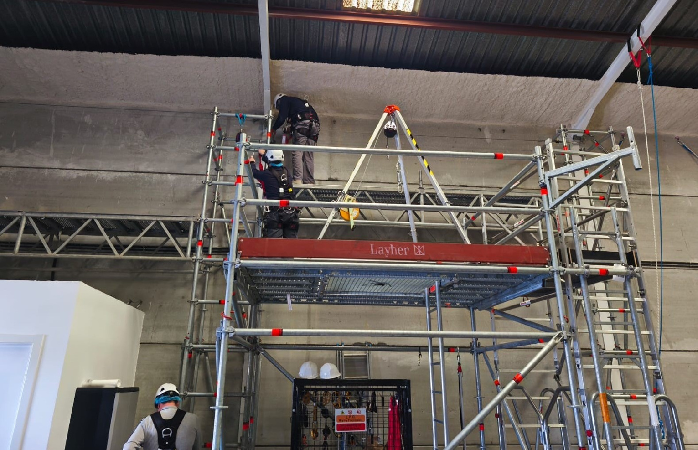 Formación en seguridad: nuestros trabajadores completan dos cursos especializados en trabajos en altura y uso de plataformas elevadoras