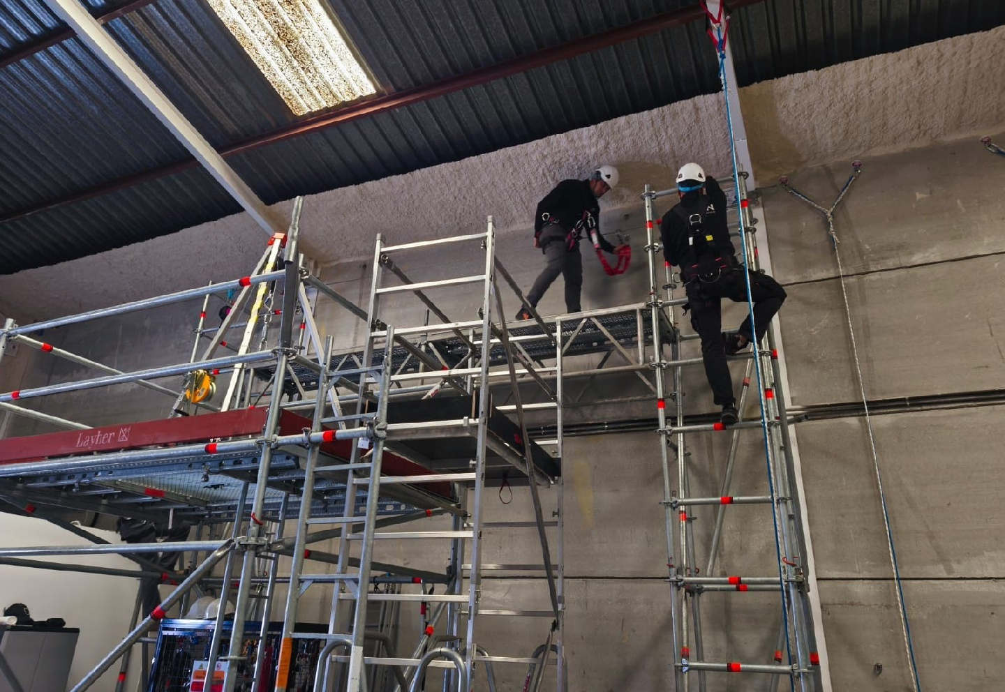 Formación en seguridad: nuestros trabajadores completan dos cursos especializados en trabajos en altura y uso de plataformas elevadoras