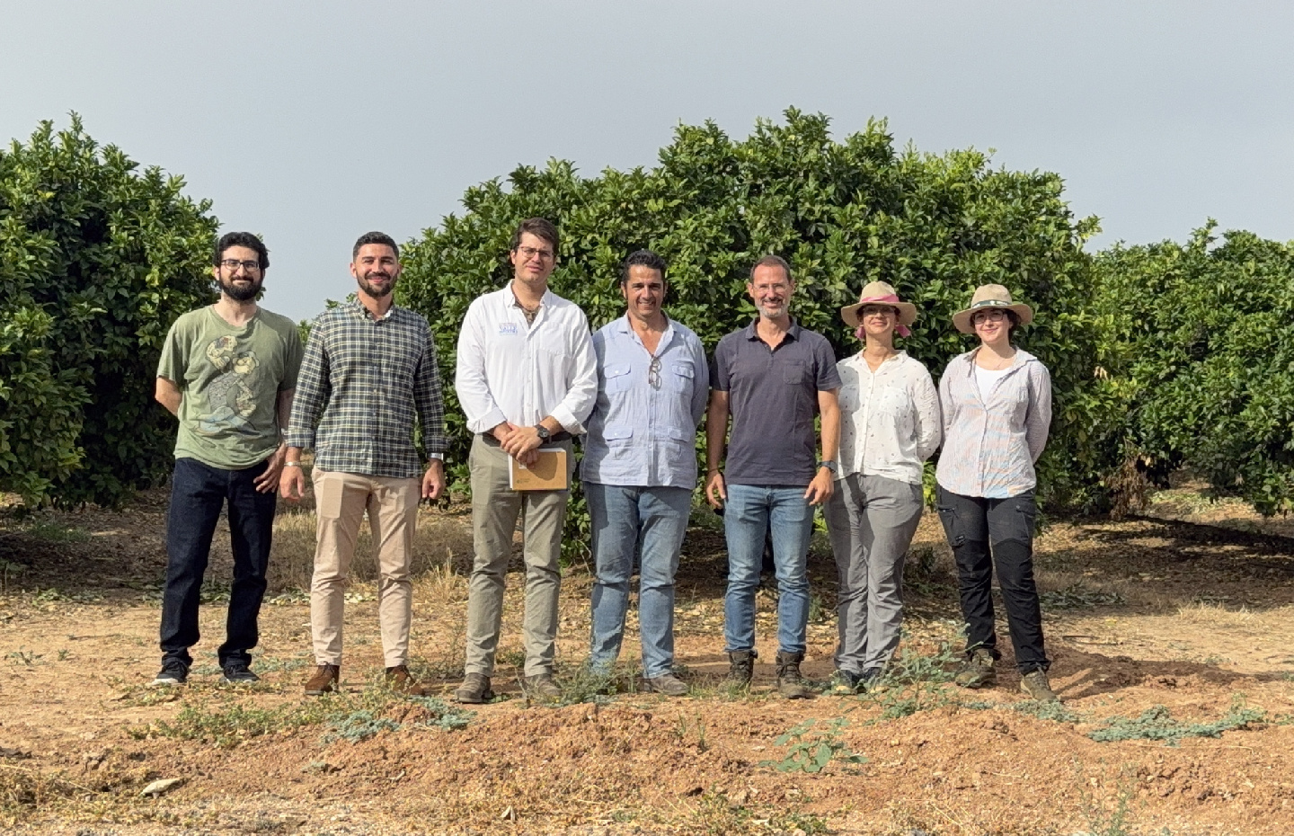 El proyecto ReDuCit avanza en campo: instalada la sensórica en la parcela experimental con el apoyo de nuestra Comunidad de Regantes