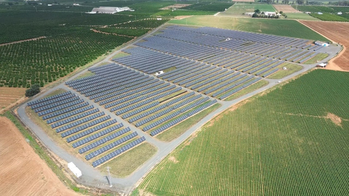 Más producción, mayor consumo y menor vertido a la red: el balance del funcionamiento de la planta solar en lo que va de año