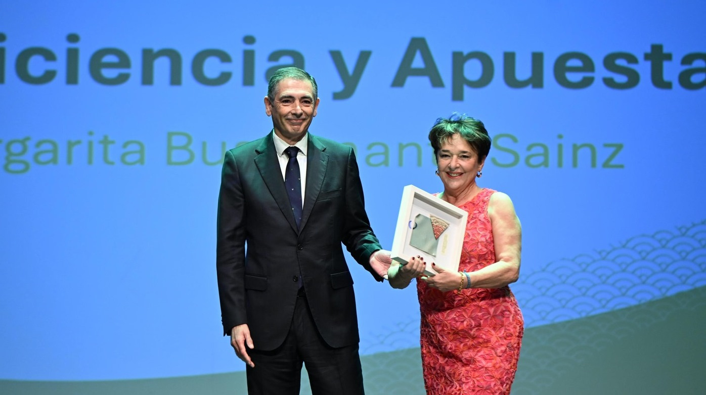 Nuestra expresidenta Margarita Bustamante, reconocida con el Premio a la Eficiencia y Apuesta Hídrica en los XIX Premios Andalucía de Agricultura y Pesca