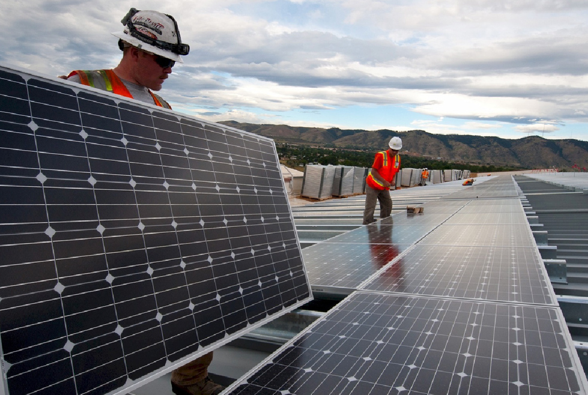 NUEVE EMPRESAS OPTAN A CONSTRUIR LA PLANTA SOLAR