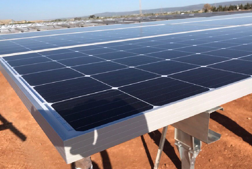 LA PLANTA SOLAR FOTOVOLTAICA LLEGA A SU RECTA FINAL CON LA COLOCACIÓN DE LOS PANELES Y LA LLEGADA DE LOS INVERSORES