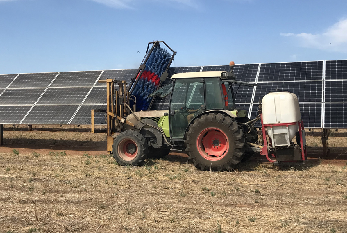 LIMPIEZA DE LAS PLACAS FOTOVOLTAICAS