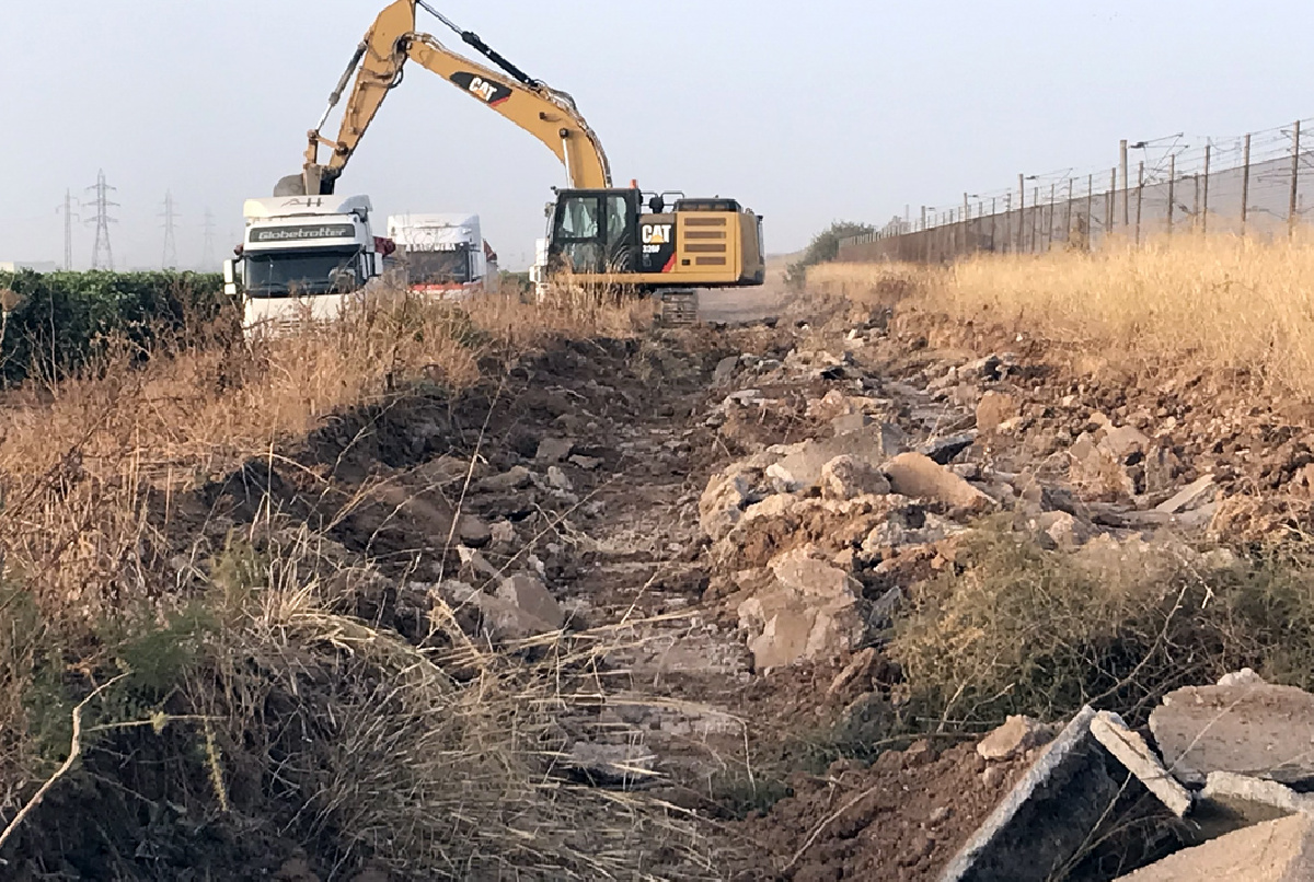 Demolición de dos tramos de acequias en Villanueva del Río y Minas y La Rinconada