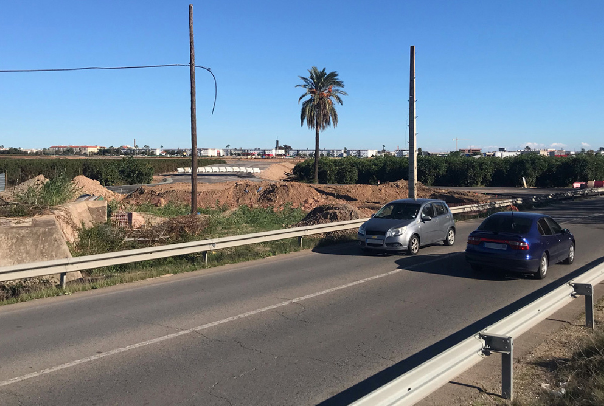 Sustitución de un tramo de tubería principal por unas obras promovidas por el Ayuntamiento de La Rinconada