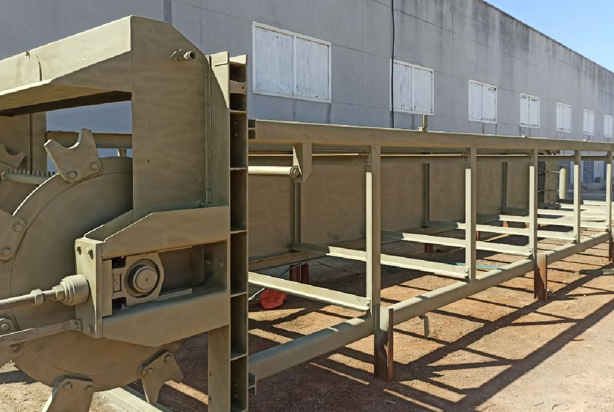 Reparación y mejora del filtro de cadenas de la balsa de la estación de bombeo del Sector III