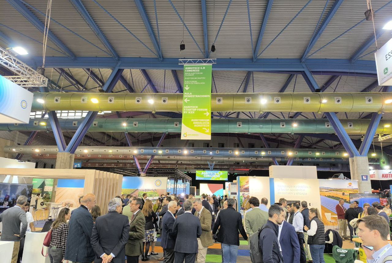 Nuestra Comunidad expone en Málaga, en la Feria AGRITECH, sus planes para incrementar tanto el autoconsumo energético, como su capacidad de reserva hídrica