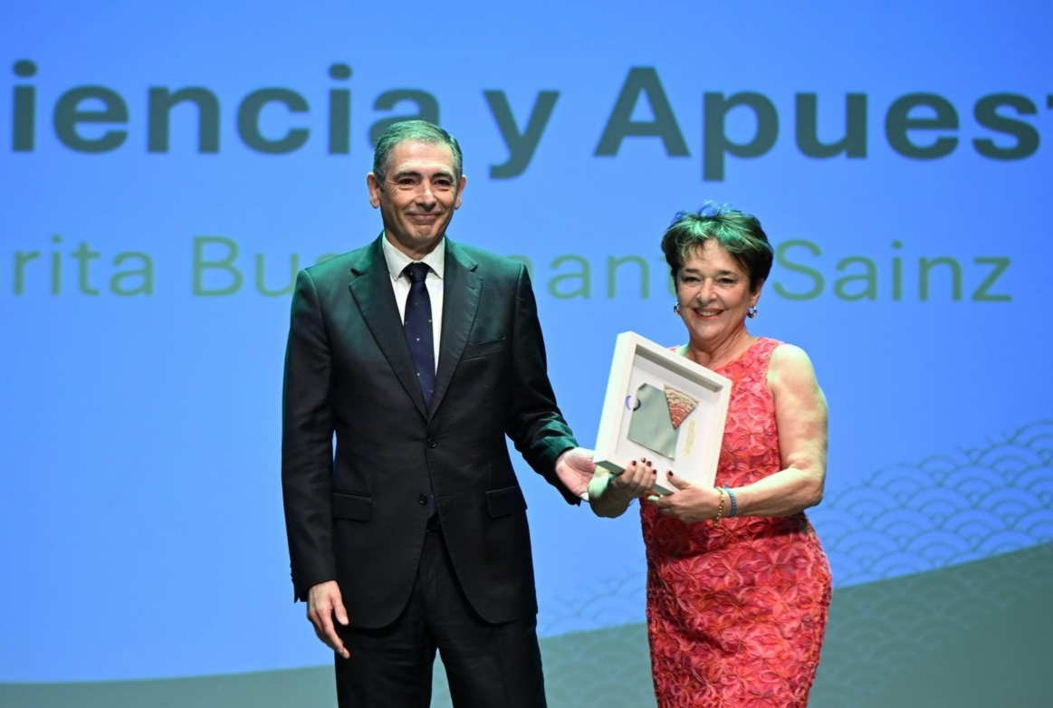 Nuestra expresidenta Margarita Bustamante, reconocida con el Premio a la Eficiencia y Apuesta Hídrica en los XIX Premios Andalucía de Agricultura y Pesca
