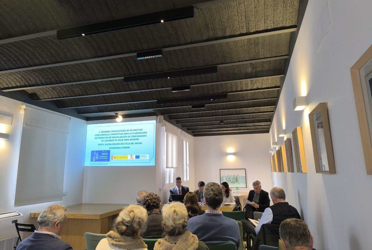 La Junta General aprueba los presupuestos y hace balance de un semestre marcado por la eficiencia hídrica y el impulso a la digitalización